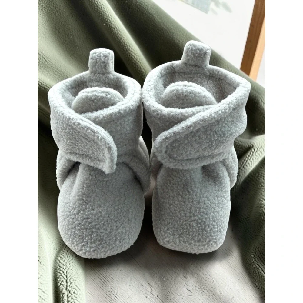 Luvable Friends Gray Fleece Adjustable Non-Slip Baby Booties 0-6 Months